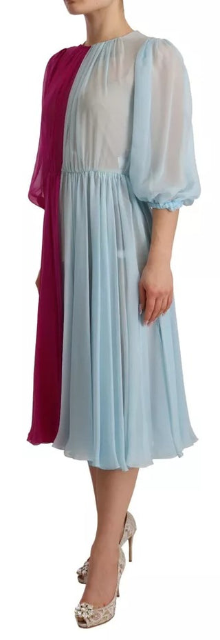 Fuchsia hellblaues Seiden-Midikleid in zweifarbigem Design