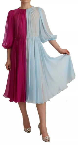Fuchsia hellblaues Seiden-Midikleid in zweifarbigem Design