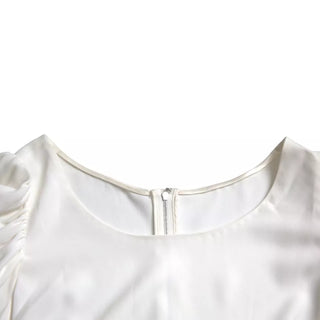Top blanco de viscosa con cuello redondo y mangas cortas