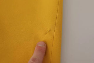 Gelbes ärmelloses Midi-Scheidenkleid aus Viskose