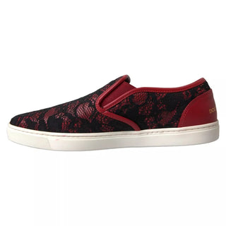 Zapatillas slip-on de encaje rojo y negro de caña baja
