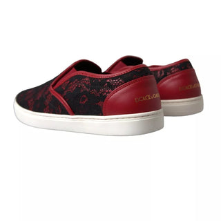 Zapatillas slip-on de encaje rojo y negro de caña baja