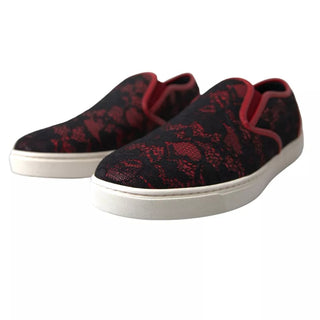 Zapatillas slip-on de encaje rojo y negro de caña baja