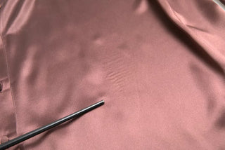 Braune Seidenbluse mit Kragen und langen Ärmeln