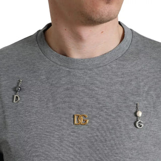 Camiseta gris de algodón con cuello redondo y adornos