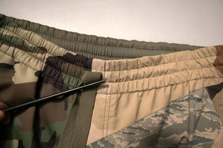 Pantalones jogger con sudadera multicolor con camuflaje