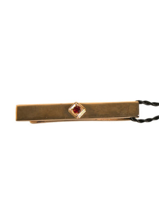 Barra para corbata de latón tono dorado con cristales y logo de marca