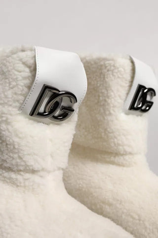 Botas acolchadas blancas con logo y forro de felpa hasta media pantorrilla  