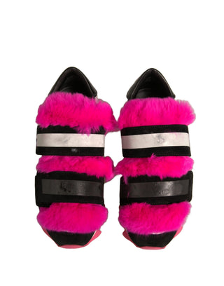 Zapatillas negras con detalles de piel rosa