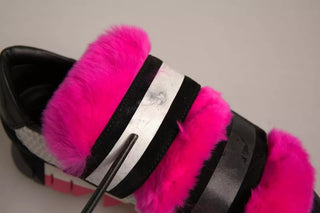 Zapatillas negras con detalles de piel rosa