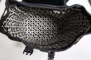 Mochila escolar negra de neopreno y nylon con logo DG