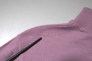 Lila Rollkragenpullover aus Wolle mit langen Ärmeln