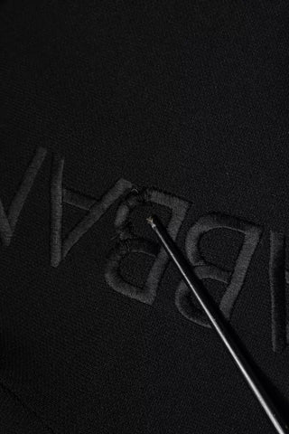 Suéter negro de nylon con logo y cuello redondo  