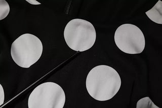 Vestido midi negro y blanco de seda con lunares y corte recto  
