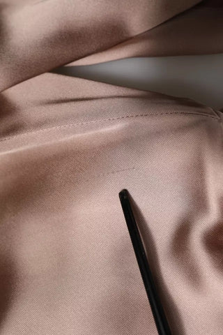 Rosa Satiniertes Langärmeliges Wickel-Mini-Kleid im Etui-Stil