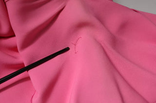 Vestido mini rosa de viscosa con mangas cortas y espalda descubierta  