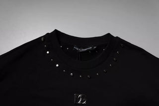 Sudadera con capucha negra con logo y tachuelas