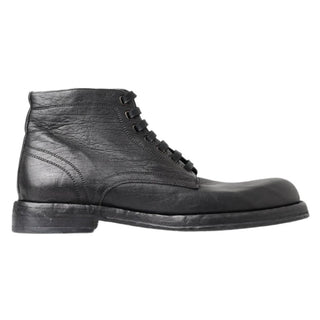 Botas negras de cuero con cordones