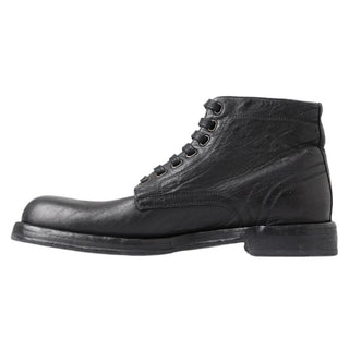 Botas negras de cuero con cordones