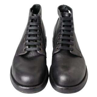 Botas negras de cuero con cordones