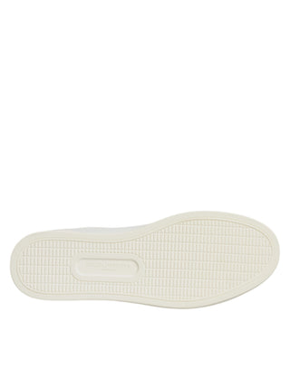 Zapatillas blancas de cuero con adorno de corazón