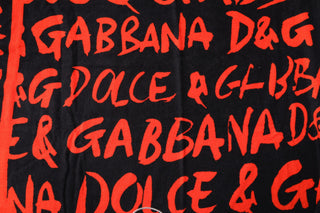 Toalla de playa de algodón con logo impreso en negro y rojo  