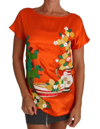Top de camiseta de seda naranja con limón