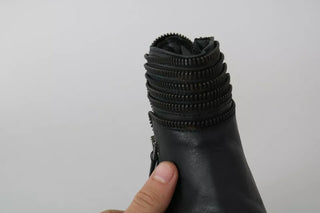 Botines negros de cuero con cremallera