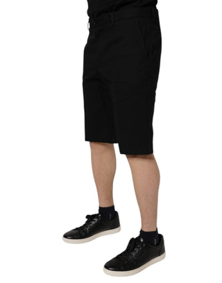Schwarze Stretch-Bermudashorts mit mittelhohem Bund aus Baumwolle