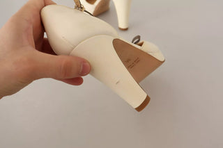 Beige T-Spangen Pumps mit Blockabsatz aus Leder