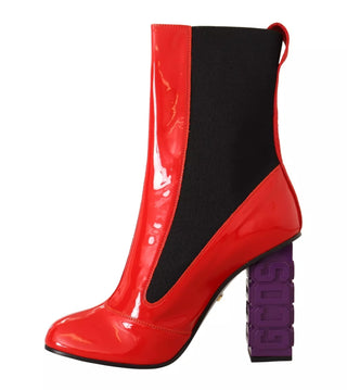 Botines rojos de cuero con tacón, logo en tela negra