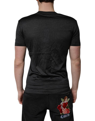 Camiseta de seda gris oscuro con escote en V y mangas cortas
