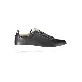 Zapatillas negras de cuero para mujer