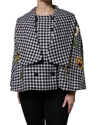 Chaqueta capa negra y blanca con patrón monocromo floral