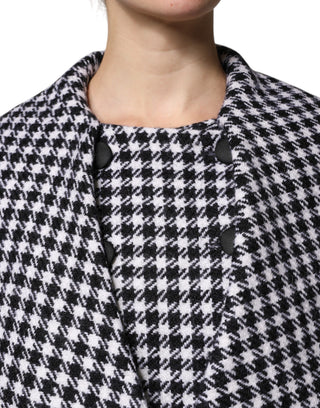 Chaqueta capa negra y blanca con patrón monocromo floral