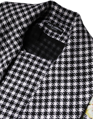 Chaqueta capa negra y blanca con patrón monocromo floral