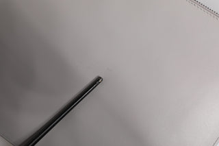 Graue Herrentasche aus massivem Leder mit DG-Logo und Reißverschluss