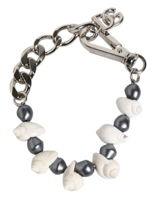 Pulsera con colgante de concha y logo DG de latón plateado  