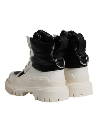 Weiße gefütterte, wadenhohe Schnürstiefel