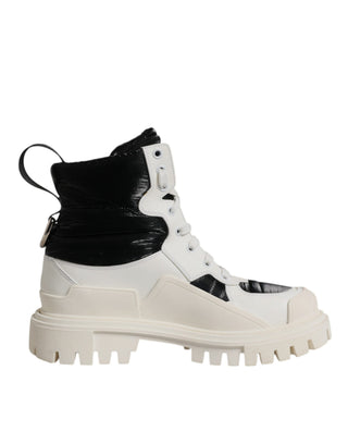 Weiße gefütterte, wadenhohe Schnürstiefel