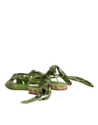 Sandalias verdes con estampado animal y tiras al tobillo