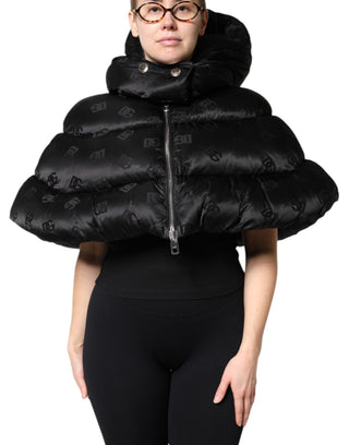 Chaqueta corta acolchada negra con capucha y cremallera completa