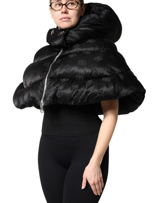 Chaqueta corta acolchada negra con capucha y cremallera completa