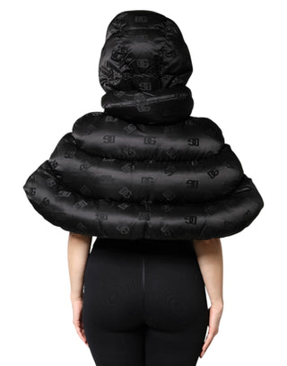 Chaqueta corta acolchada negra con capucha y cremallera completa