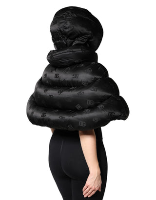 Chaqueta corta acolchada negra con capucha y cremallera completa