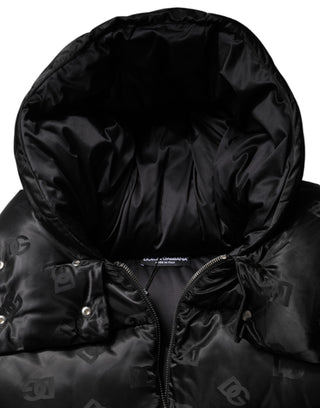 Chaqueta corta acolchada negra con capucha y cremallera completa