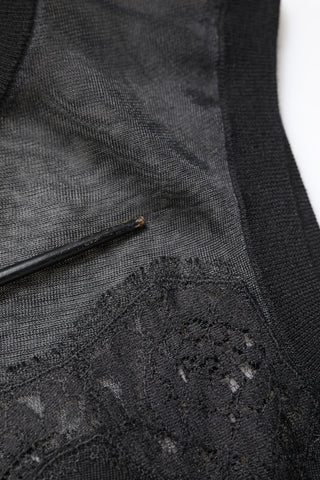 Schwarzes Spitzen-Sheer-Top mit Rundhalsausschnitt und ohne Ärmel