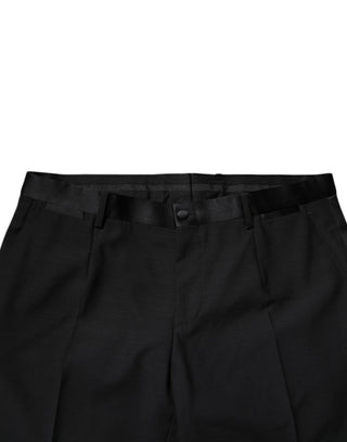 Traje formal negro de tres piezas de un solo botón