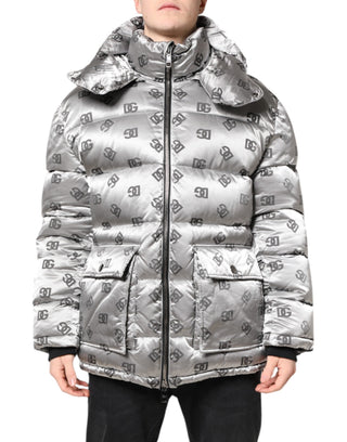 Chaqueta acolchada con capucha y cremallera completa con logo plateado  