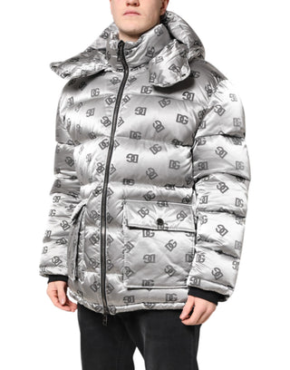 Chaqueta acolchada con capucha y cremallera completa con logo plateado  